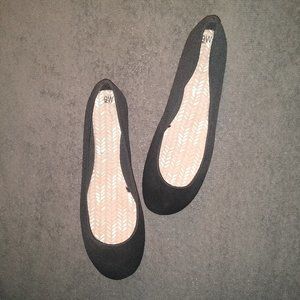 Time & tru size 9W black slide ons NWOT
